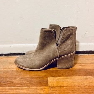 Hinge Tan Bootie